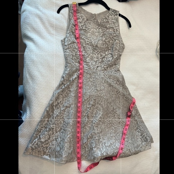 Alice + Olivia Lace Open Back Dress - Picture 15 of 16